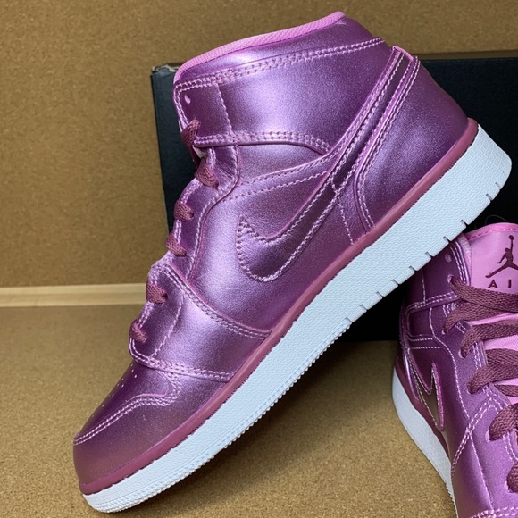 Nike Air Jordan 1 Mid SE (GS) - Picture 3 of 8